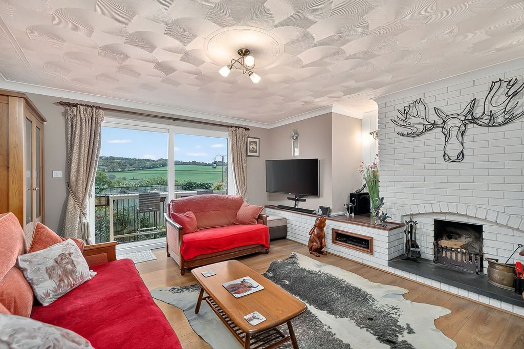 Property photo 2 of 25