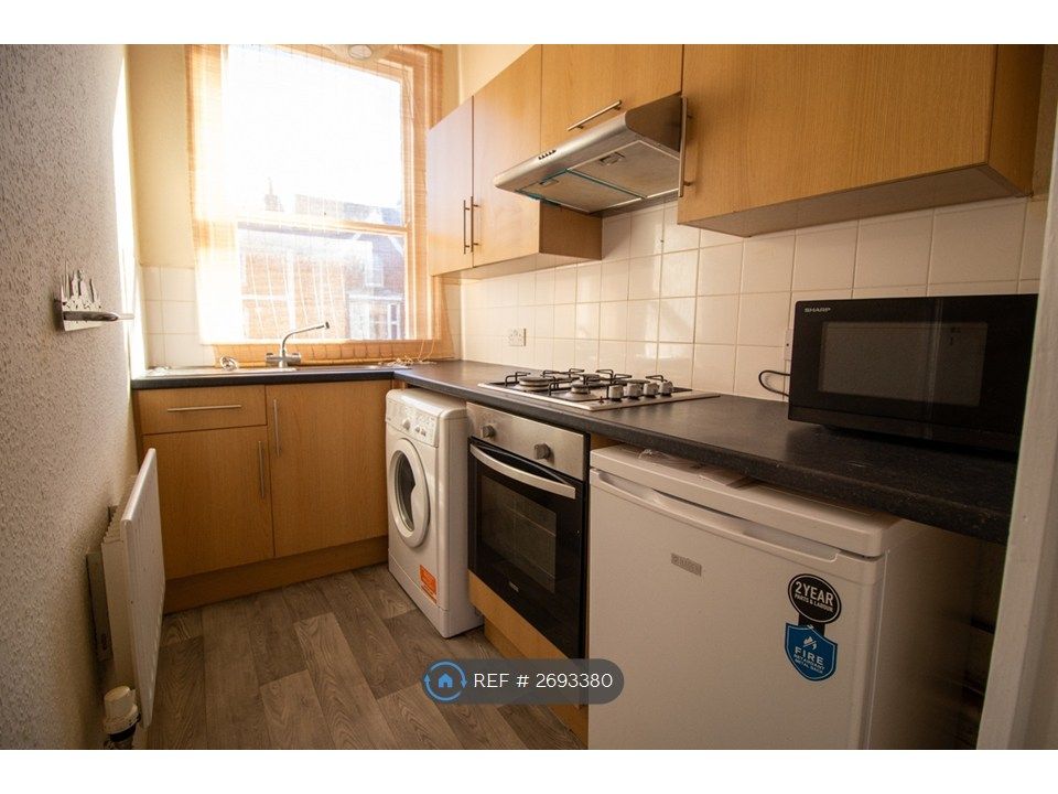 Property photo 3 of 5 Kitchen