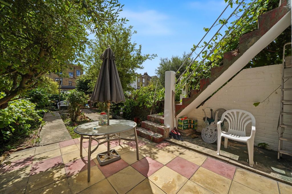 Property photo 2 of 22