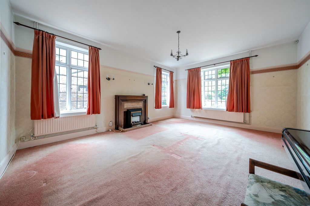 Property photo 3 of 20 Formal Dining Room