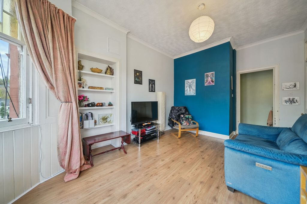 Property photo 3 of 19