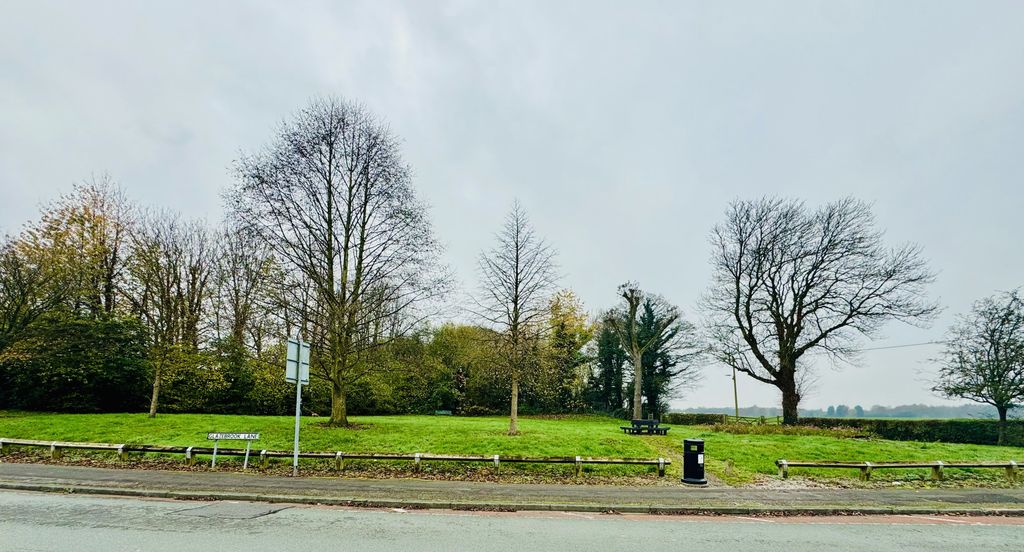 Property photo 2 of 10 Glazebrook Green