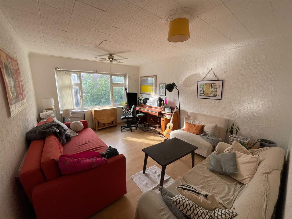 Property photo 2 of 9 981d1Efe-ba23-4009-A653-d108dc783502.Jpeg