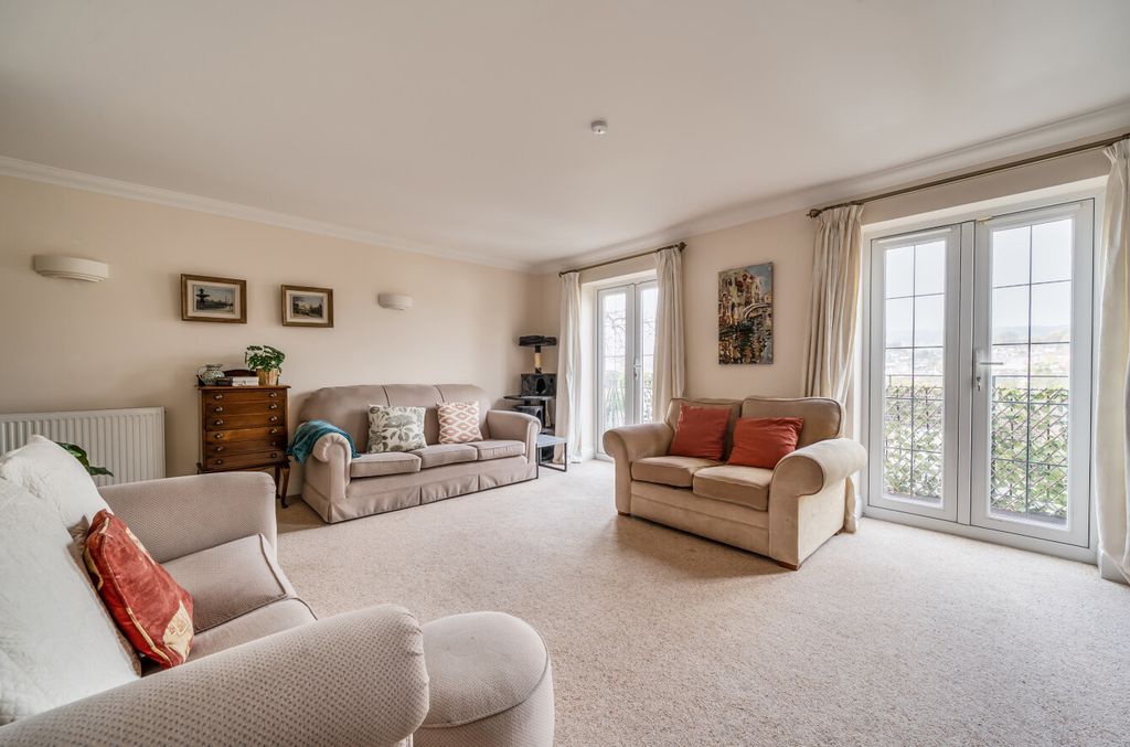 Property photo 2 of 22 1376717-15-691700...