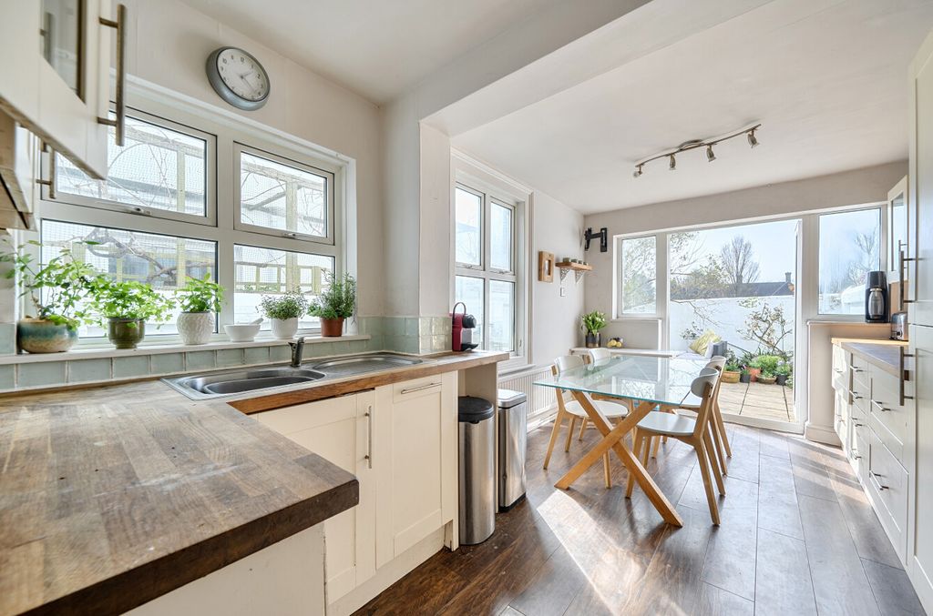 Property photo 2 of 11 1433401-9-69c148B...