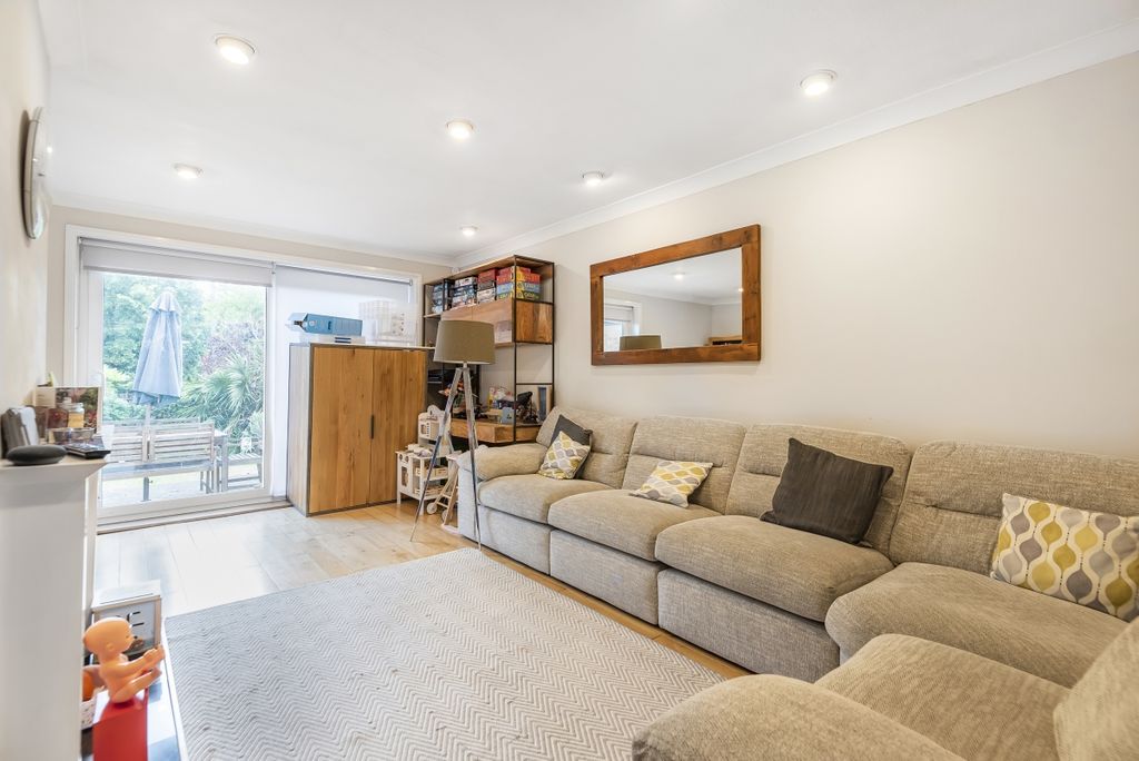 Property photo 2 of 15 868331 (2)