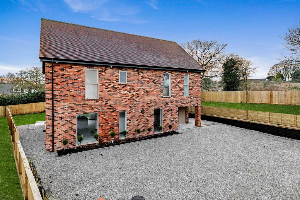 Property photo 1 of 32