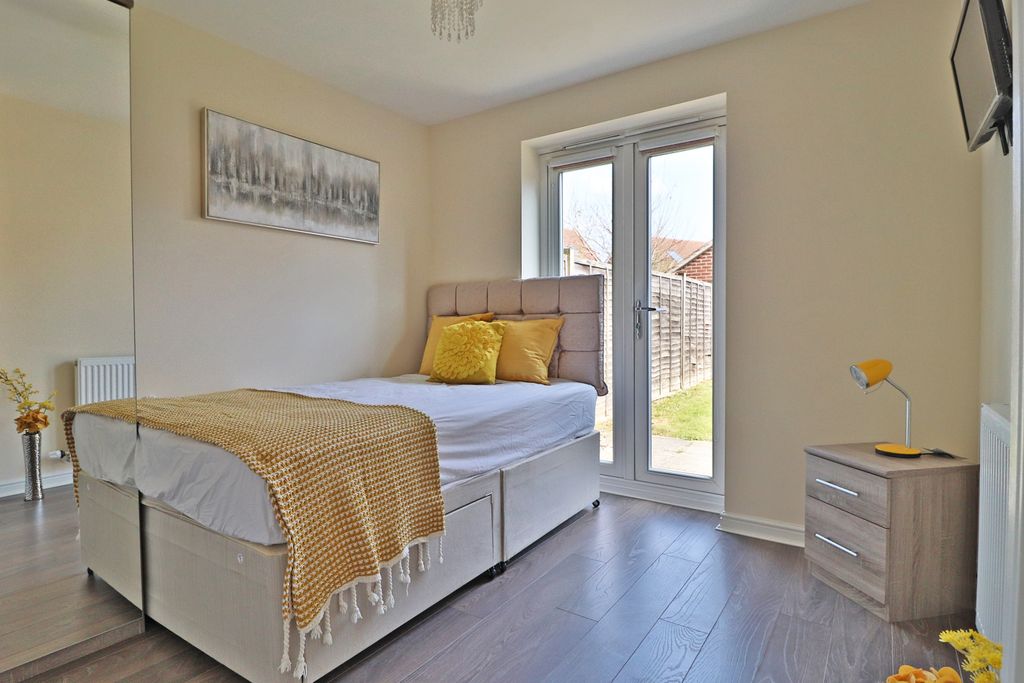 Property photo 3 of 5