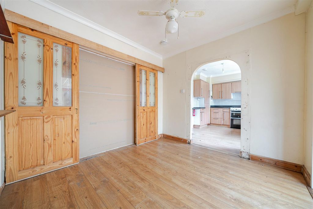 Property photo 3 of 26 1393834-13-6943F042183E3.Jpg