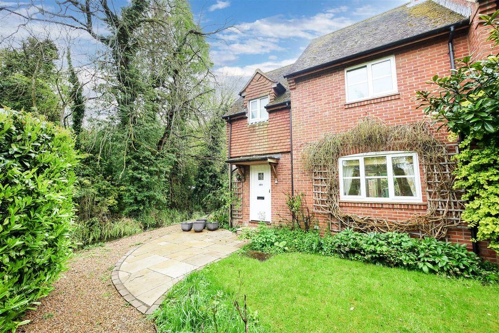 Property photo 1 of 11 Approach