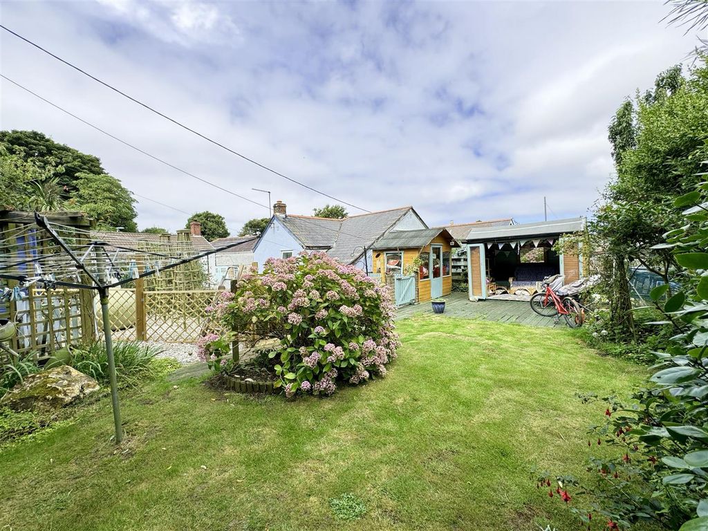 Property photo 2 of 15 Gardens