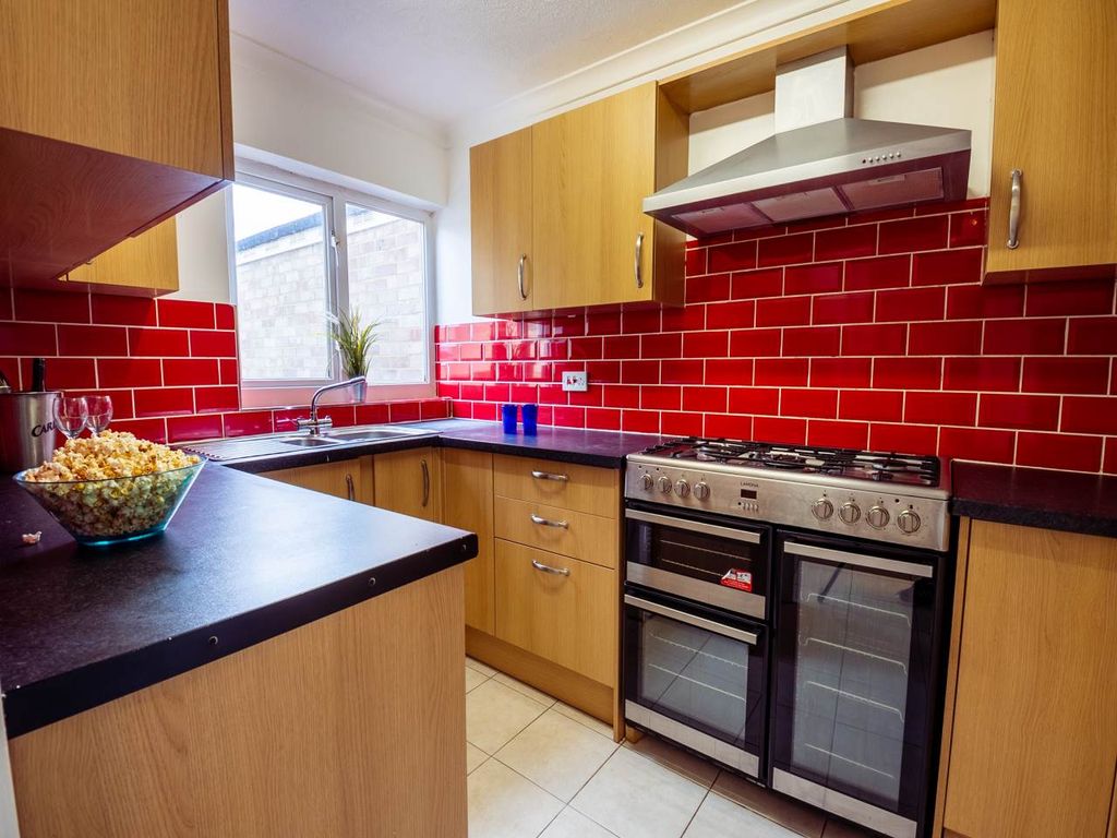 Property photo 3 of 20 1_Ulcombe_Gardens_Canterbury-10