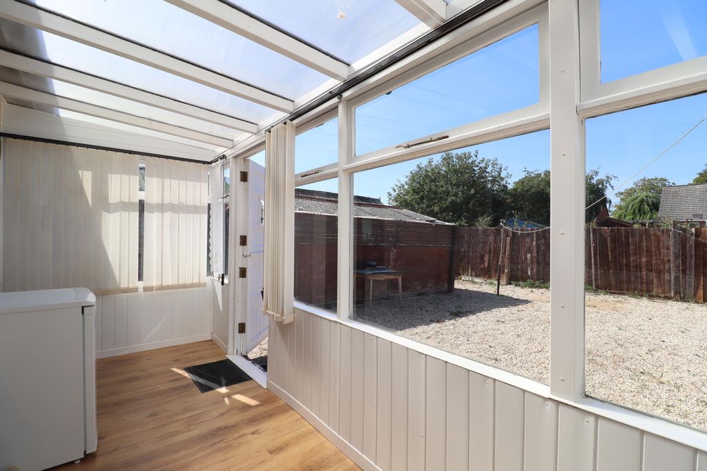 Property photo 3 of 26 Conservatory