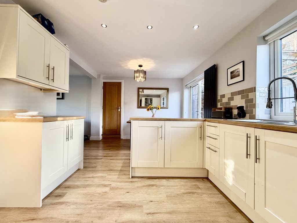 Property photo 3 of 18 Img_2878