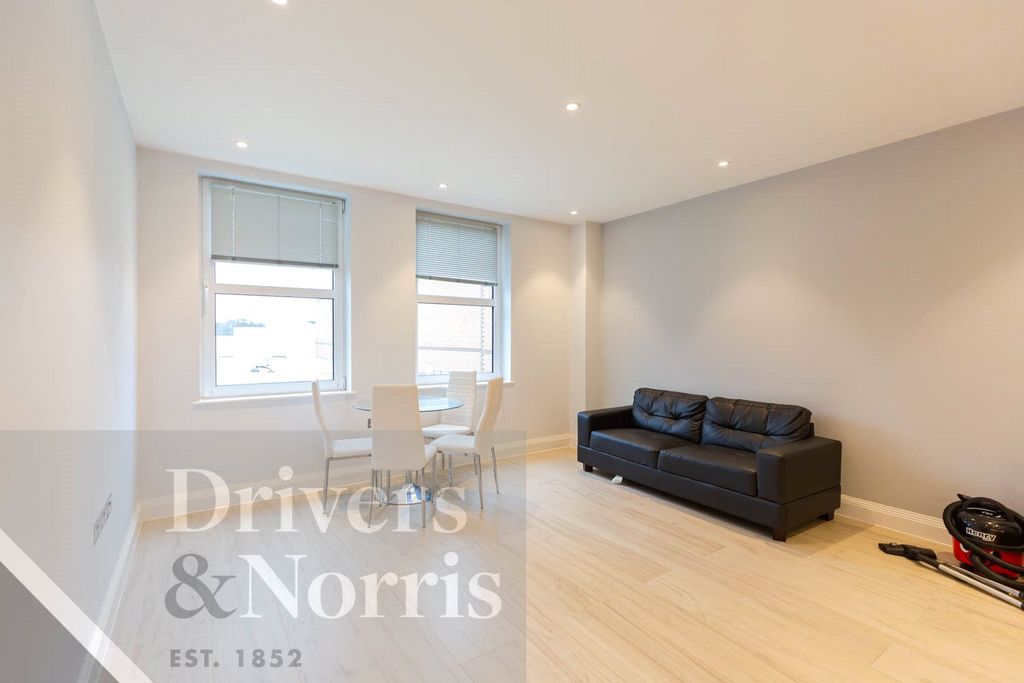 Property photo 2 of 8 Picture No. 20