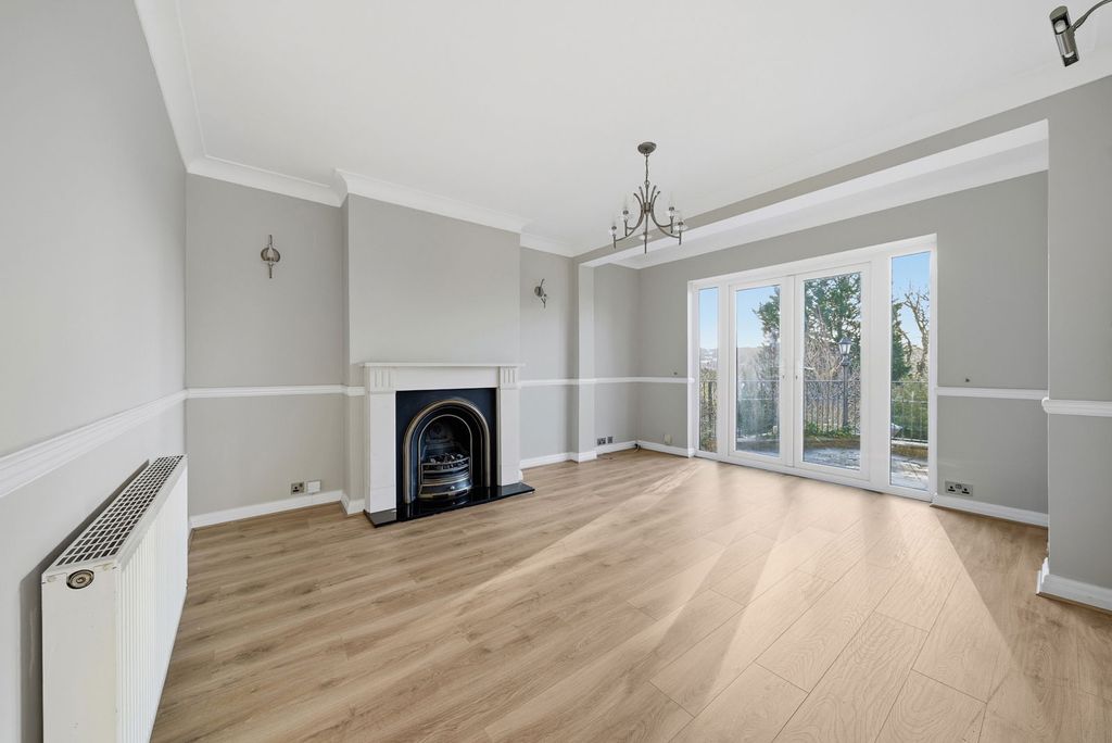 Property photo 3 of 26