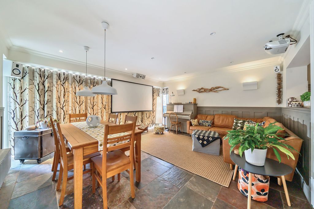 Property photo 3 of 23