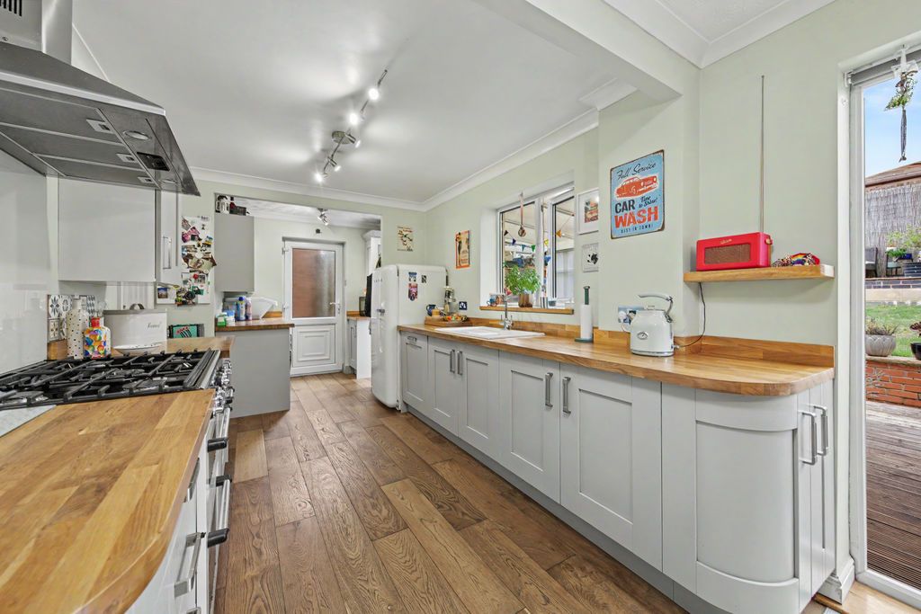 Property photo 3 of 36 Kitchen