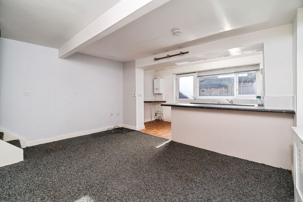 Property photo 3 of 13 Pbox-Img.Jpg