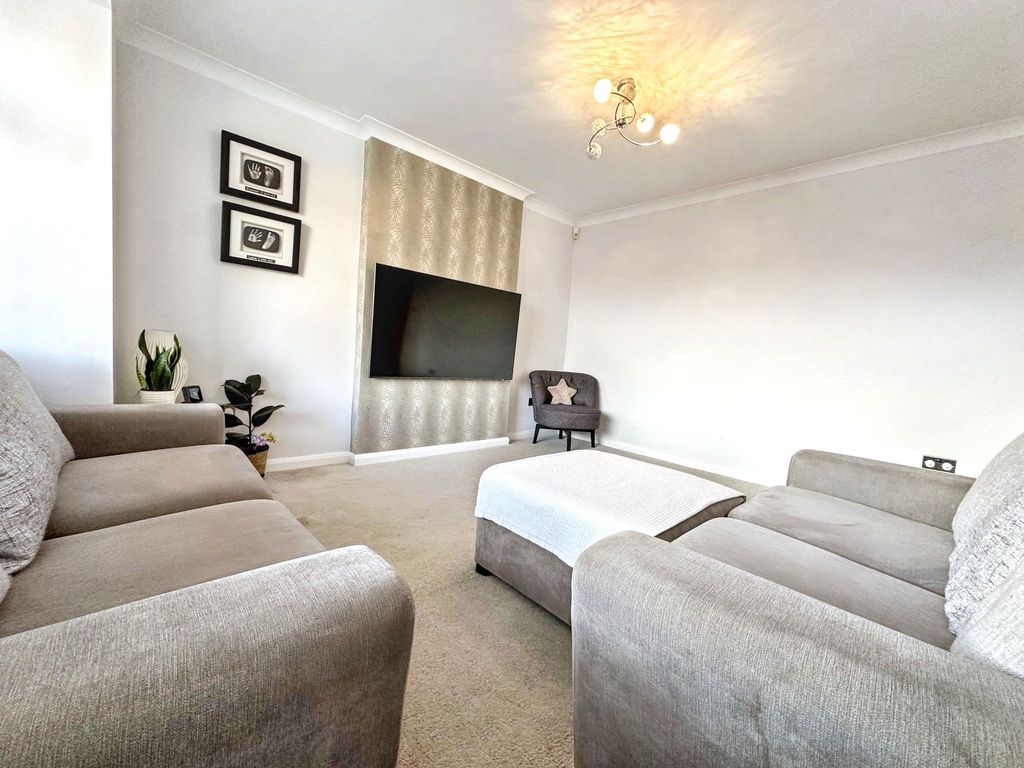 Property photo 3 of 27