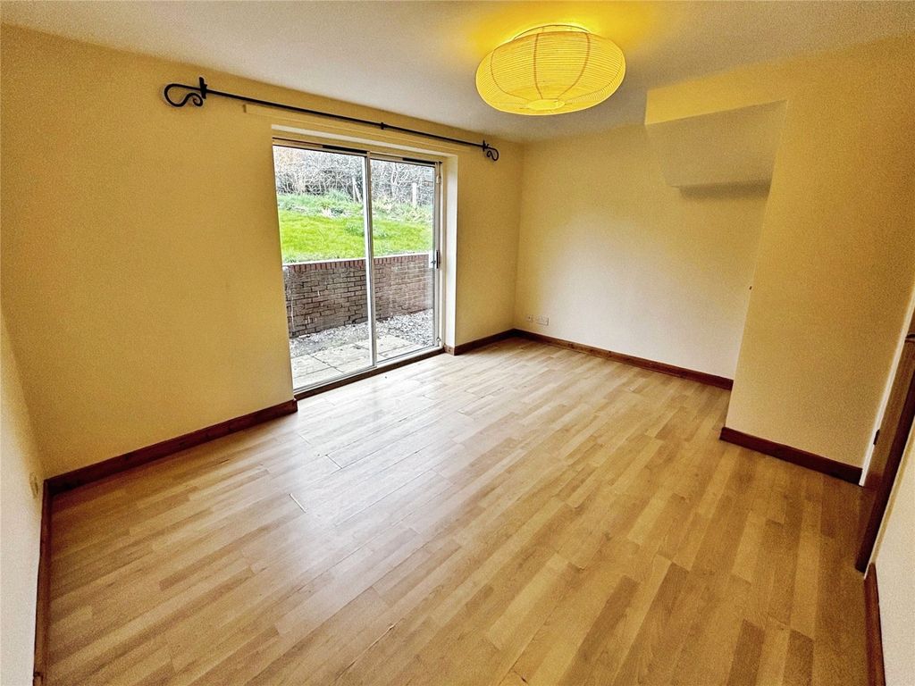 Property photo 3 of 12 Lounge