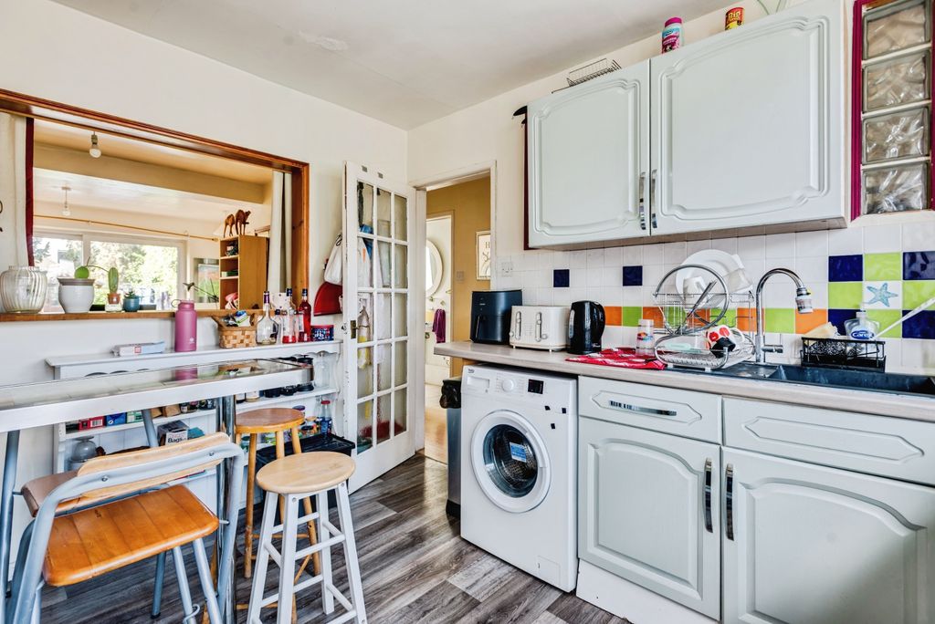 Property photo 3 of 23 Kitchen