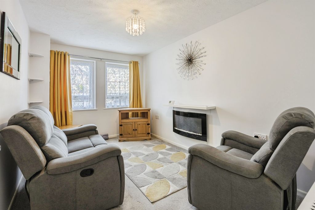 Property photo 2 of 10