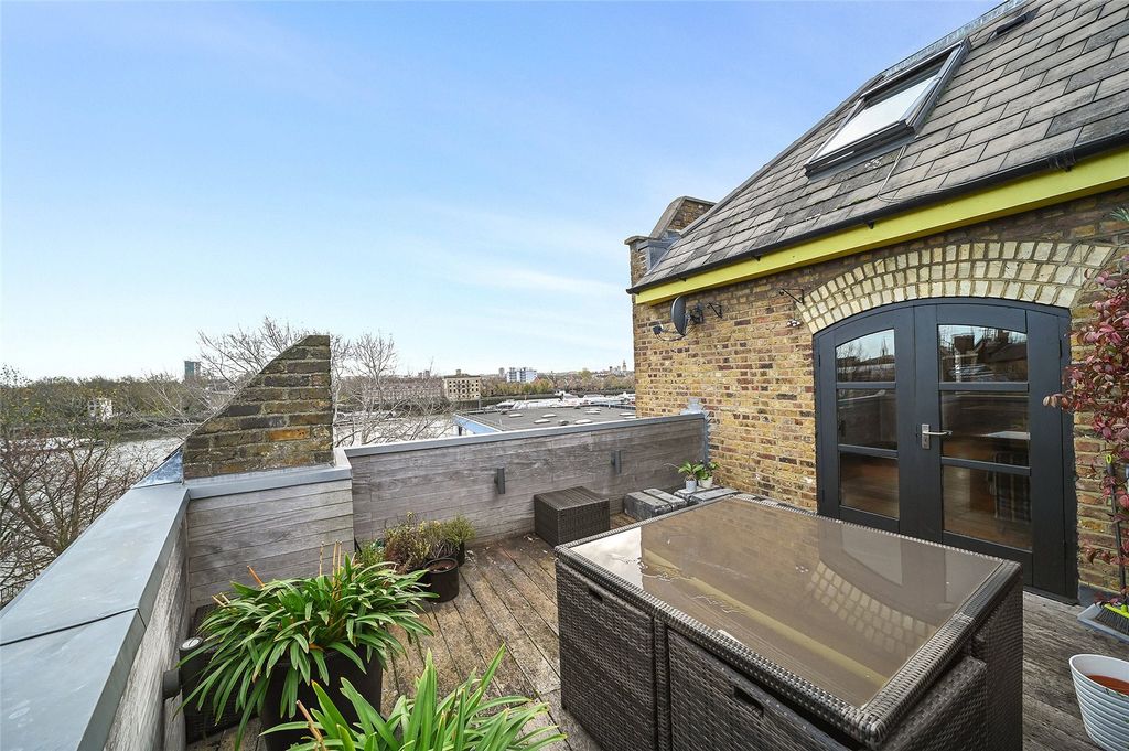 Property photo 2 of 16 Balcony