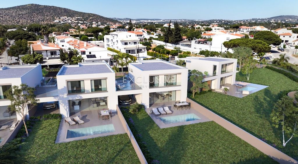 Property photo 1 of 12 Buy New Modern 3 Bedroom Villas With Elegance And Comfort In Quarteira