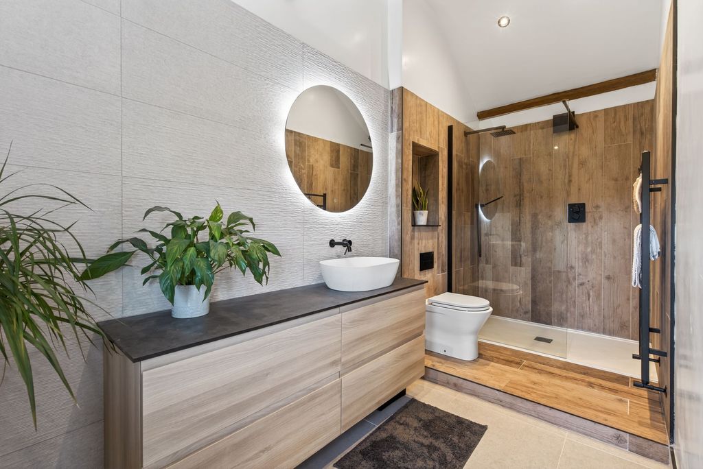 Property photo 3 of 42 Ensuite
