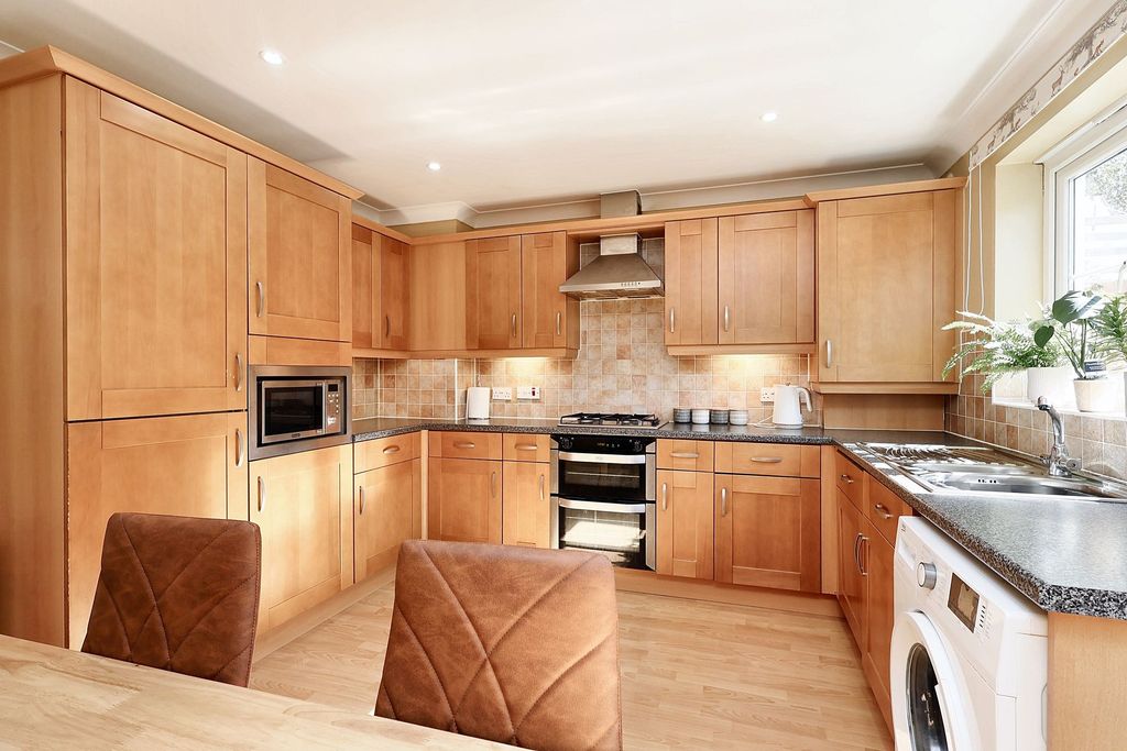 Property photo 3 of 26 Kitchen/Diner