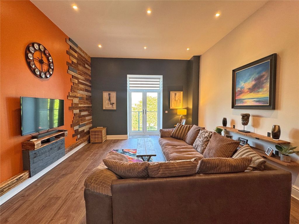 Property photo 1 of 25 Living Room