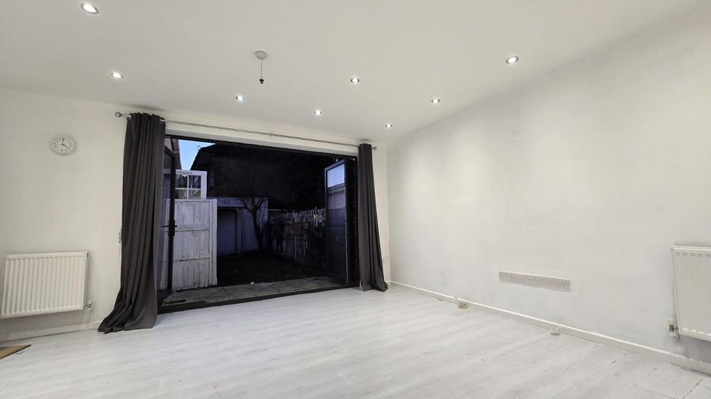 Additional image 16 of 5 bed semi-detached bungalow for salePurland Close, Dagenham RM8