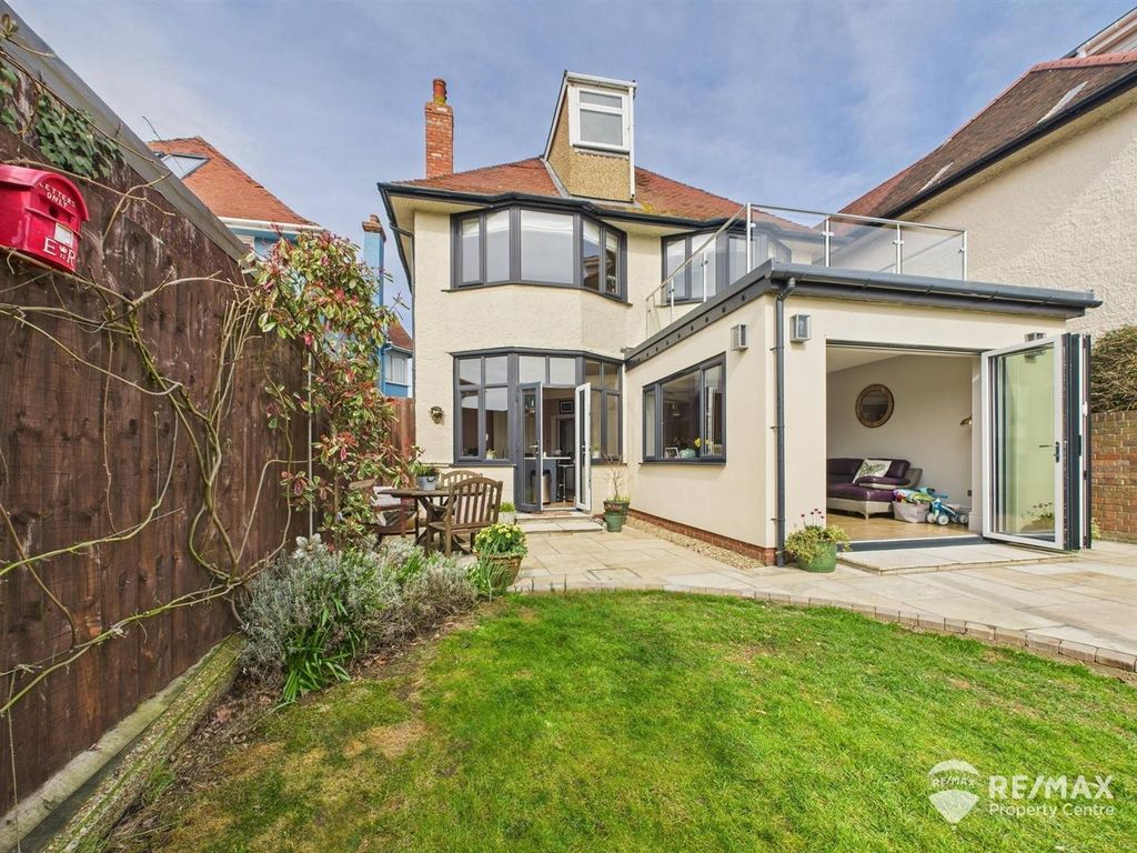 Property photo 3 of 35 Cam02842G0-Pr0190-Still015.Jpg