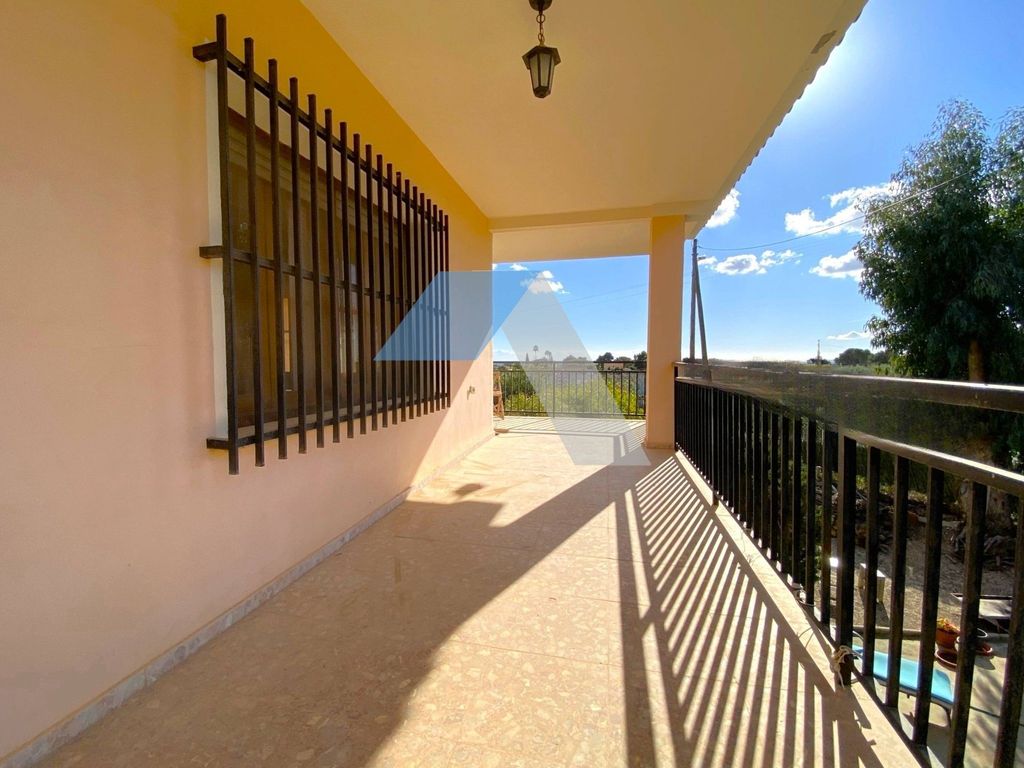 Property photo 3 of 32