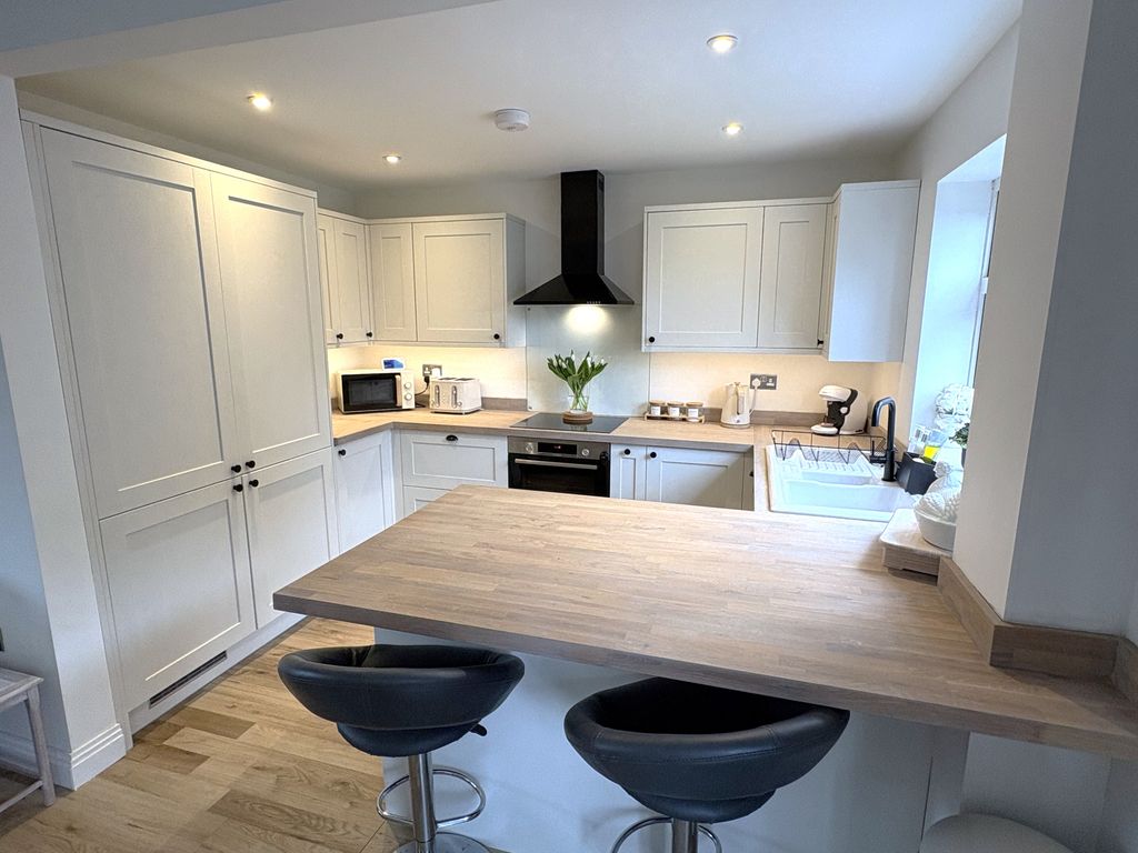 Property photo 3 of 17 Img_5998