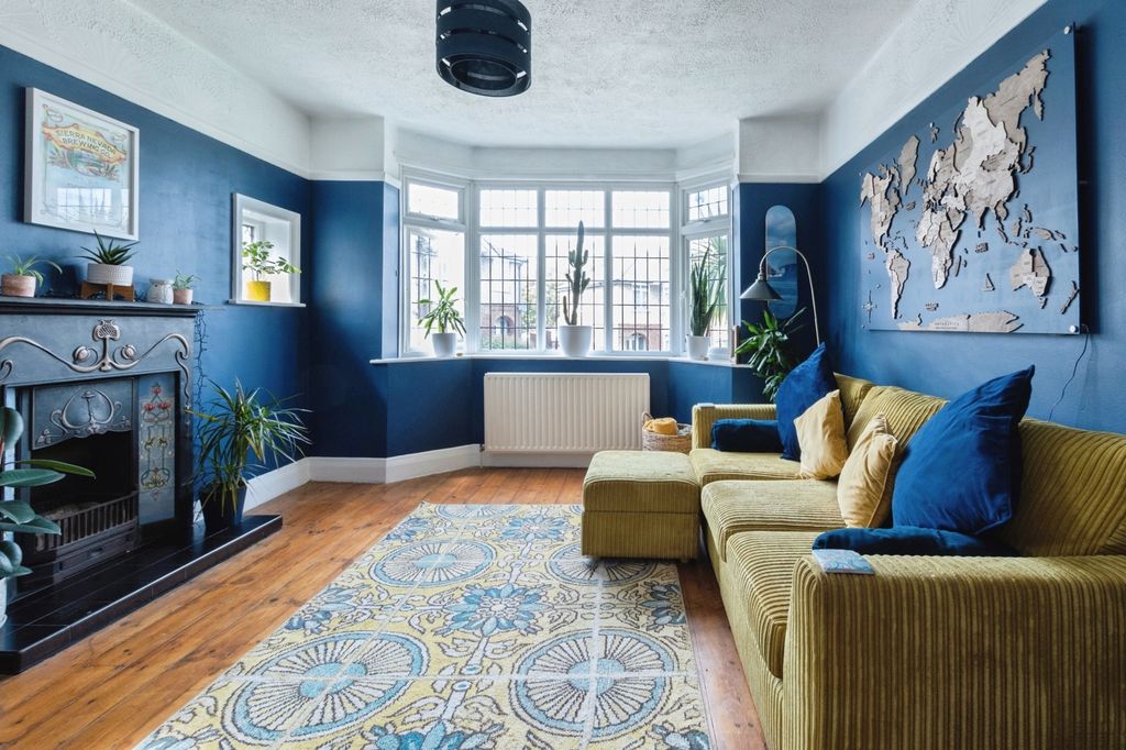 Property photo 1 of 19 Lounge