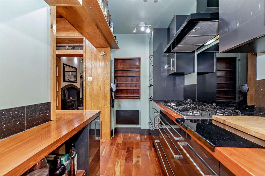 Property photo 3 of 13