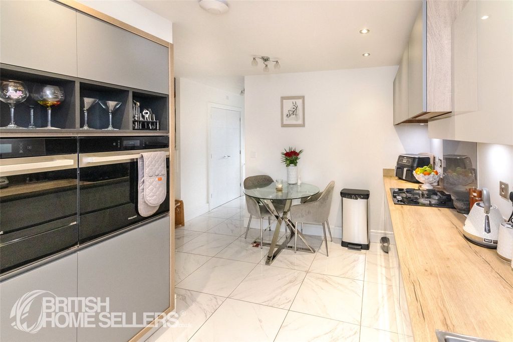 Property photo 3 of 16 Picture No. 15