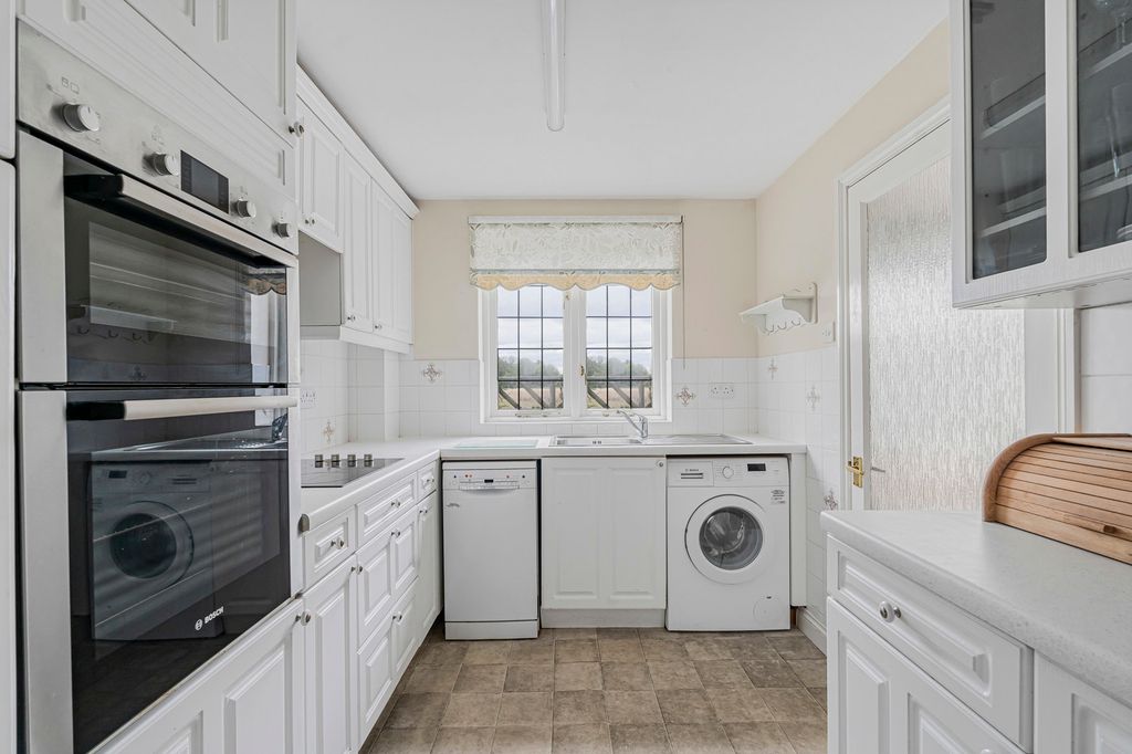 Property photo 3 of 19 Kitchen