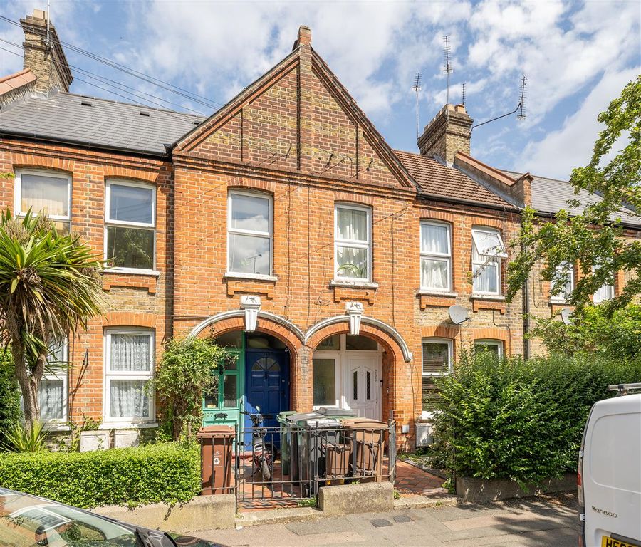 Property photo 1 of 19 Brettenham Road, E17