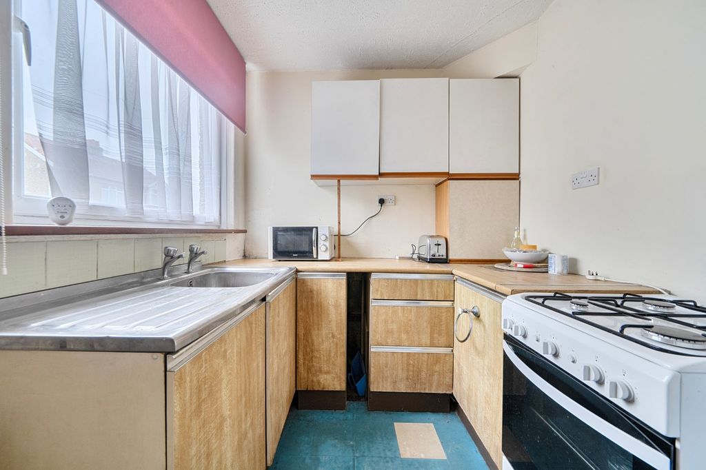 Property photo 2 of 9 Picture No. 12