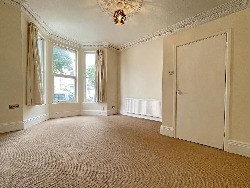 Property photo 2 of 7 Greenbank Avenue 20 Gff - Living Room.Jpg