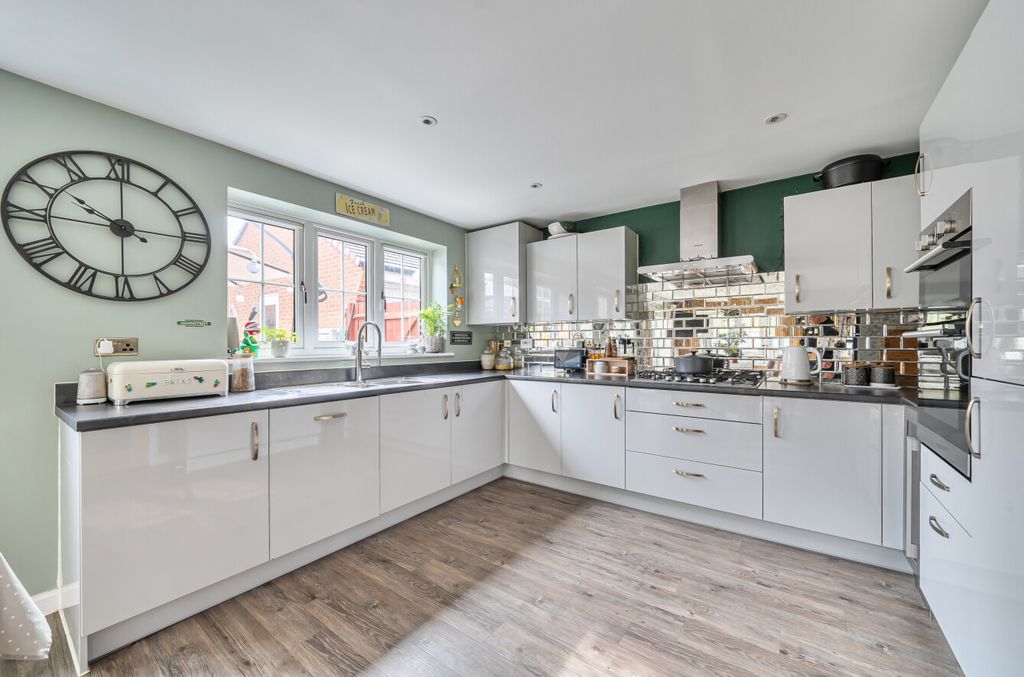 Property photo 2 of 14 1432153-9-69c17F4...