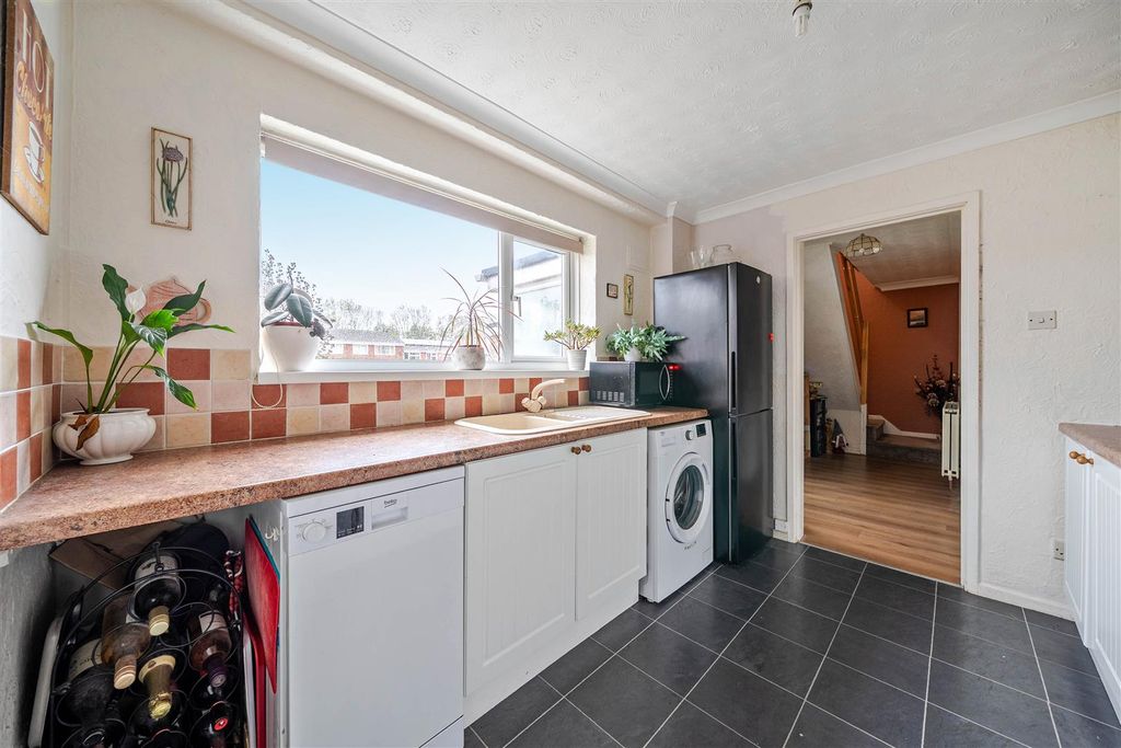 Property photo 3 of 16 1382276-8-6917181005E53.Jpg