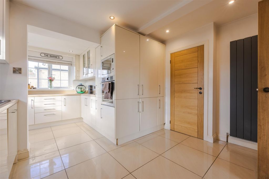 Property photo 2 of 18 Kitchen