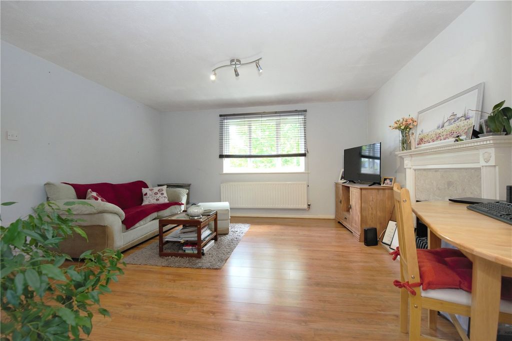 Property photo 3 of 8 Picture No. 11