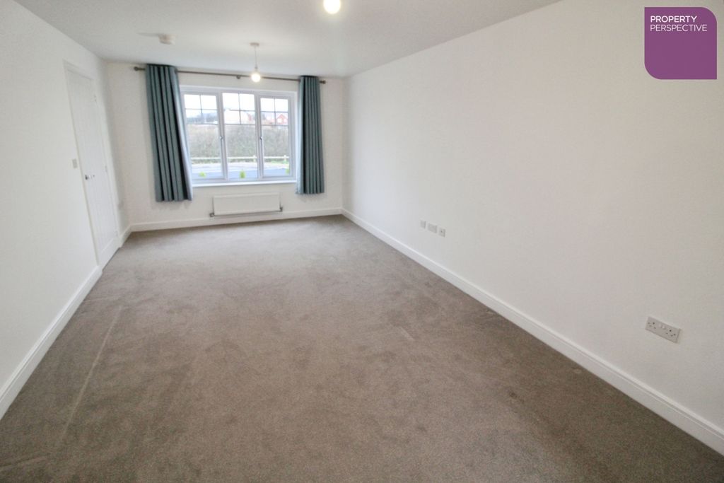 Property photo 2 of 18 Lounge