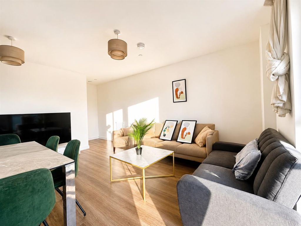 Property photo 3 of 27 Gst8.Jpg