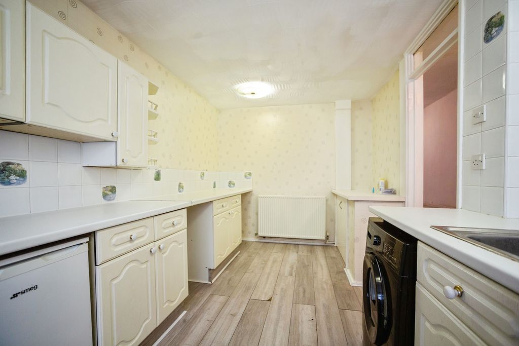 Property photo 2 of 16 Kitchen